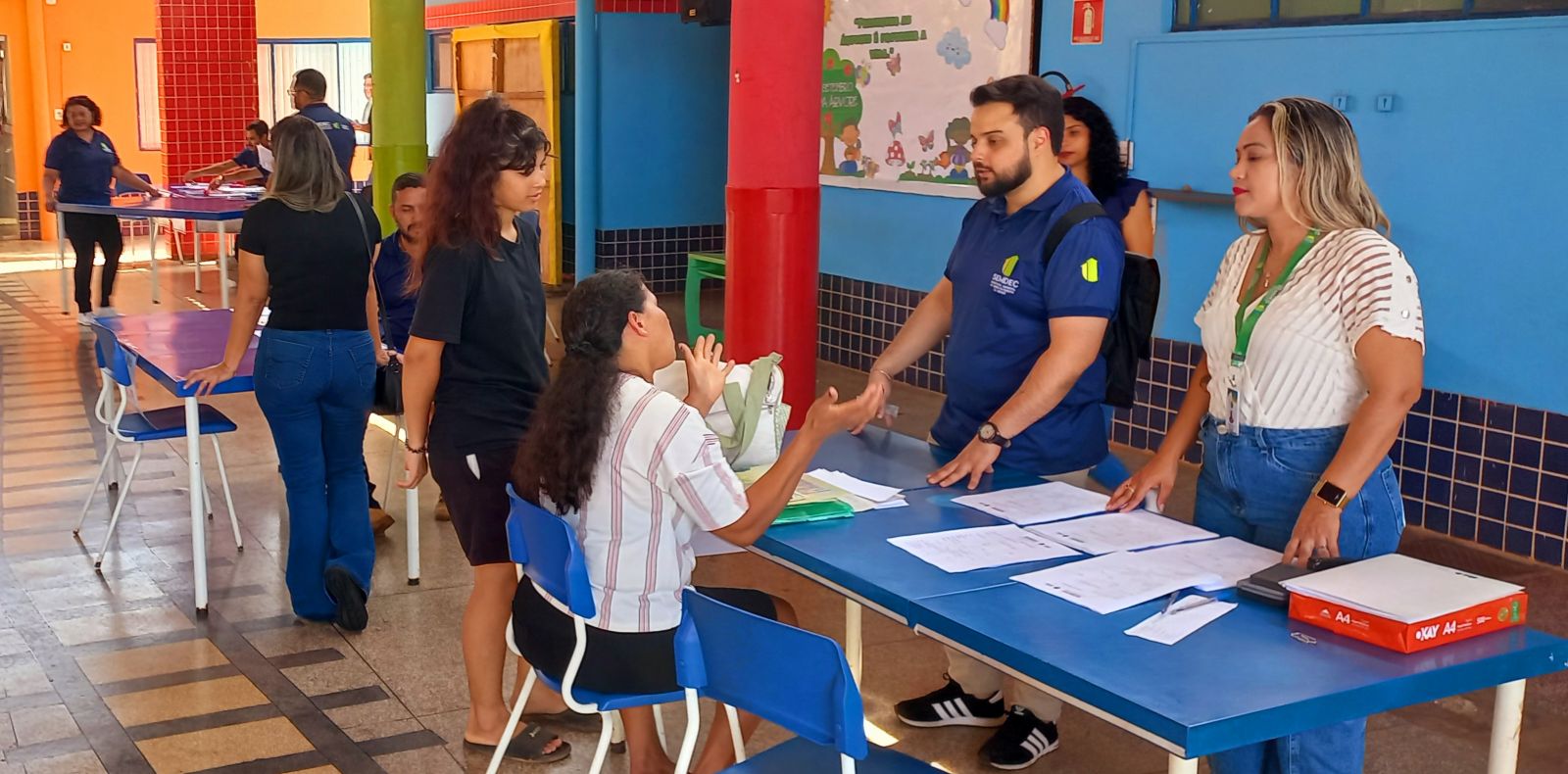 Coleta de assinaturas foi realizada na Escola Engenheiro Walmer Adão