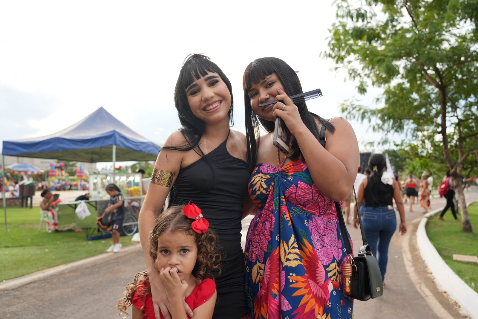 Eloisa foi ao evento acompanhada da irmã Alana, de 5 anos, e da amiga Kailane 