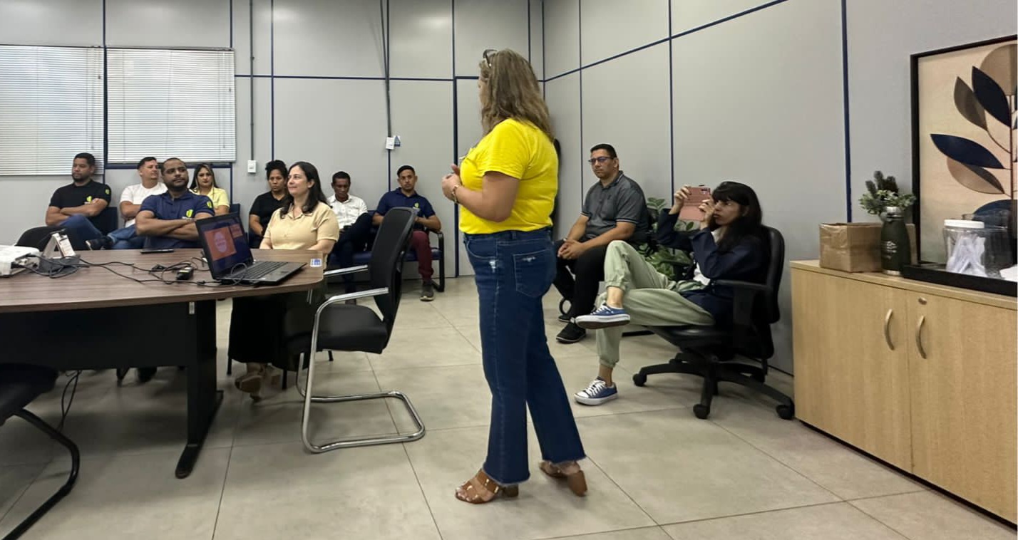 A palestrante, psicóloga Ludney Mendes, promoveu reflexões sobre a importância da prevenção ao suicídio